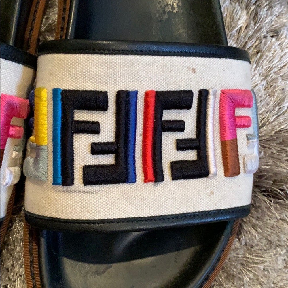 FENDI Logo Multicolor Slides - Picture 5 of 8
